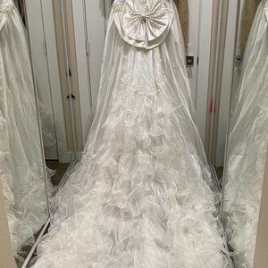 Vintage Alfred Angelo Dream Maker Ruffles Wedding Gown (Plus Size)